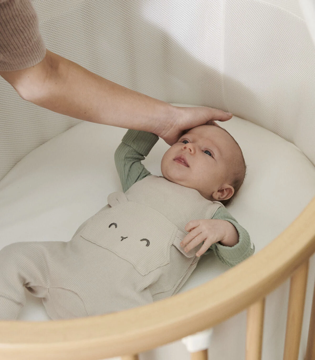 Stokke® Sleepi™ Mini Mesh Liner White 4 Stokke® Sleepi™ Mini Mesh Liner White - Image 2